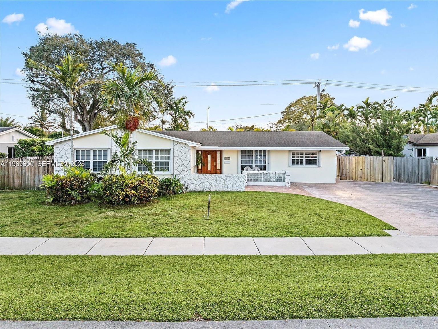 10330 SW 103rd Ct Miami, FL 33176 - Thumbnail 2