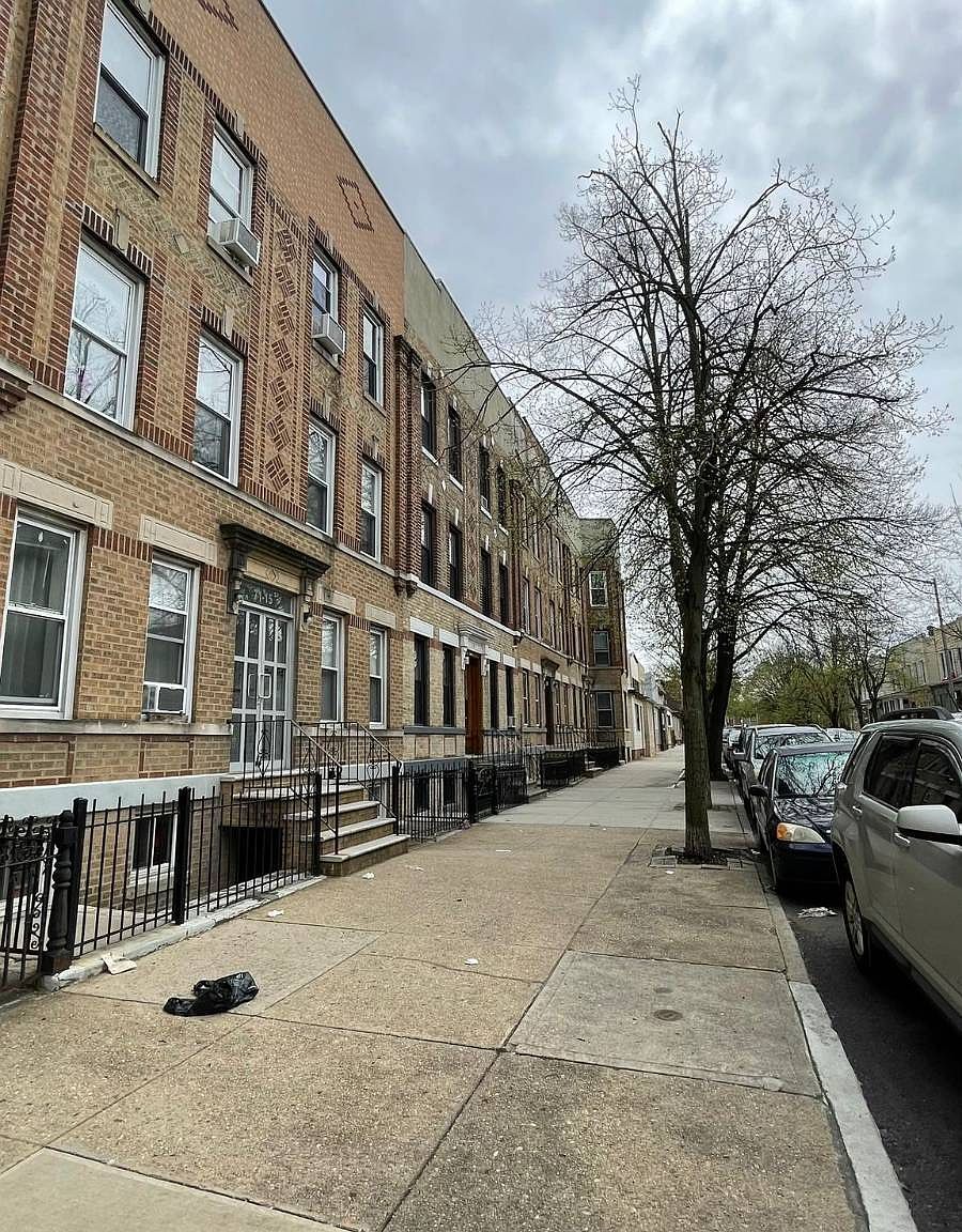 67 Place Ridgewood, NY 11385 - Thumbnail 2