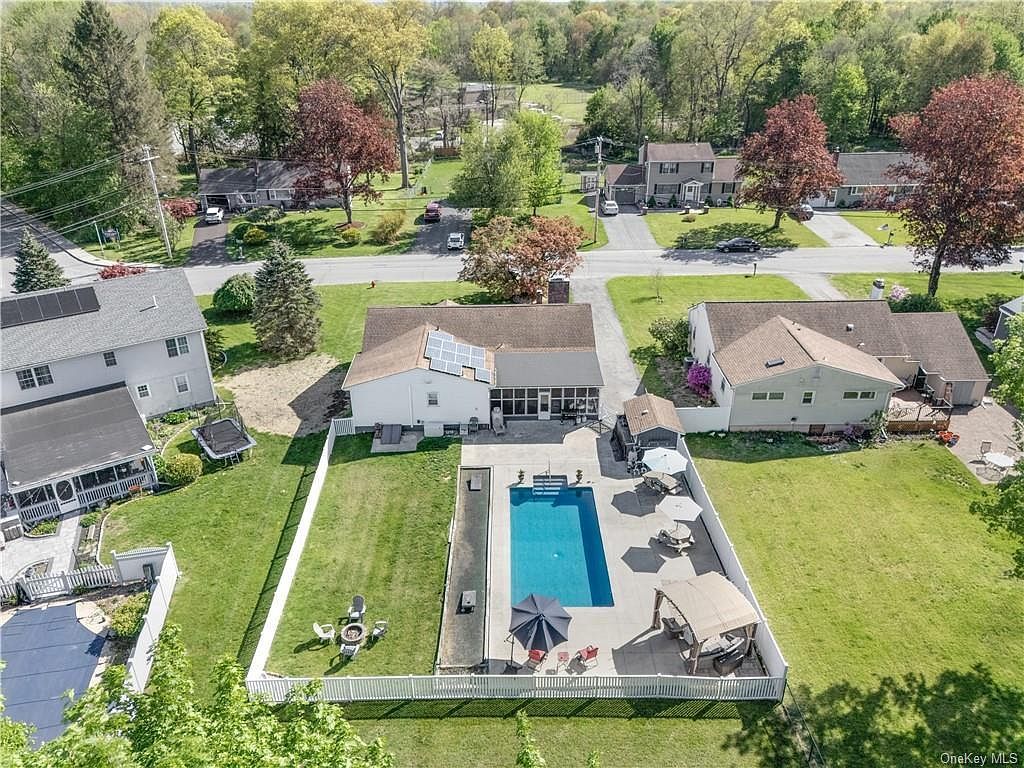 55 Kinry Rd Poughkeepsie, NY 12603 - Thumbnail 2