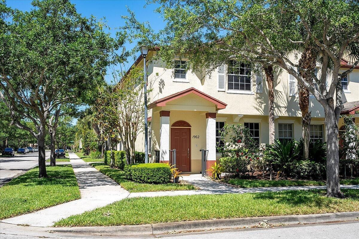 1962 SE Avon Park Dr Port Saint Lucie, FL 34952 - Thumbnail 2