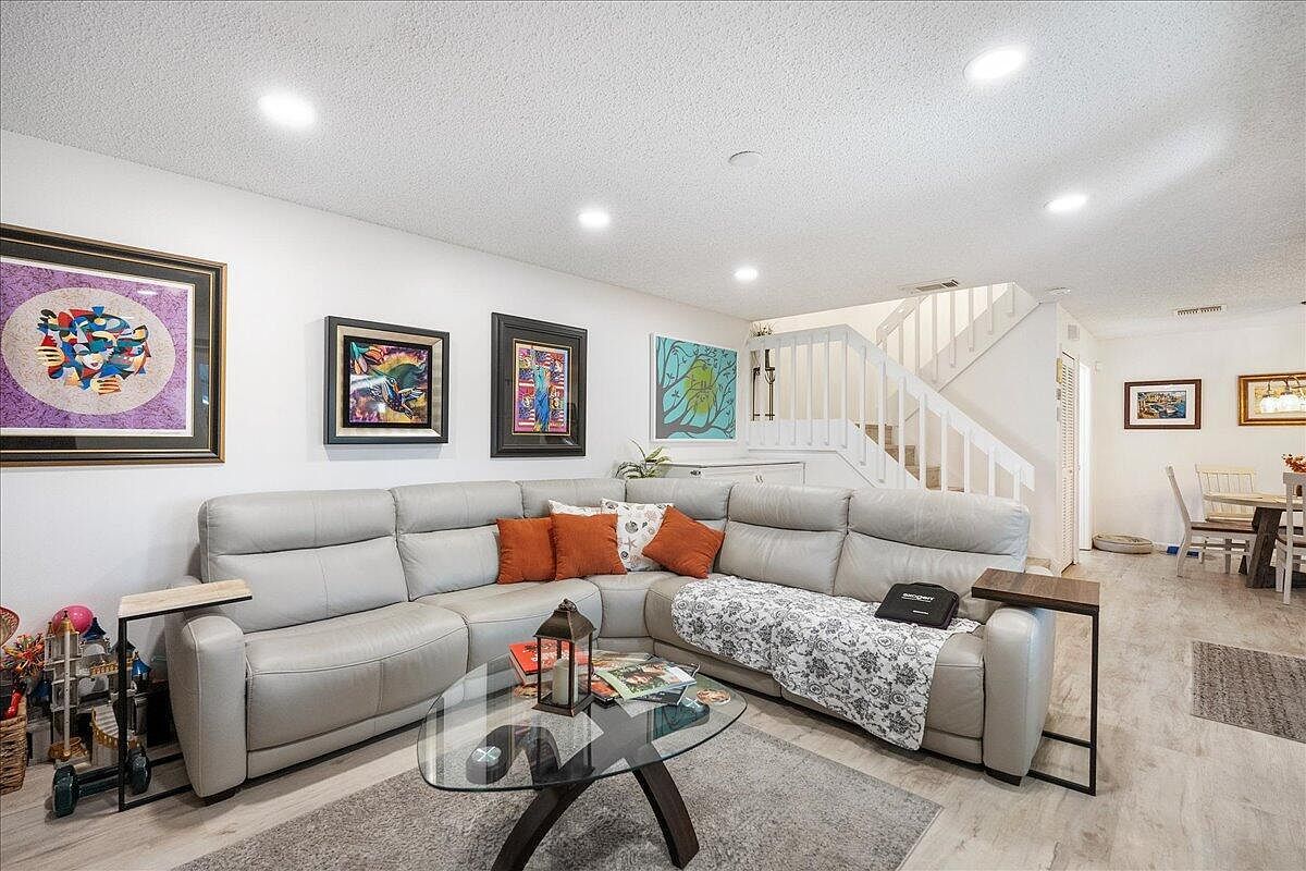 2604 SE King Arthurs Court D Pt Saint Lucie, FL 34952 - Thumbnail 2