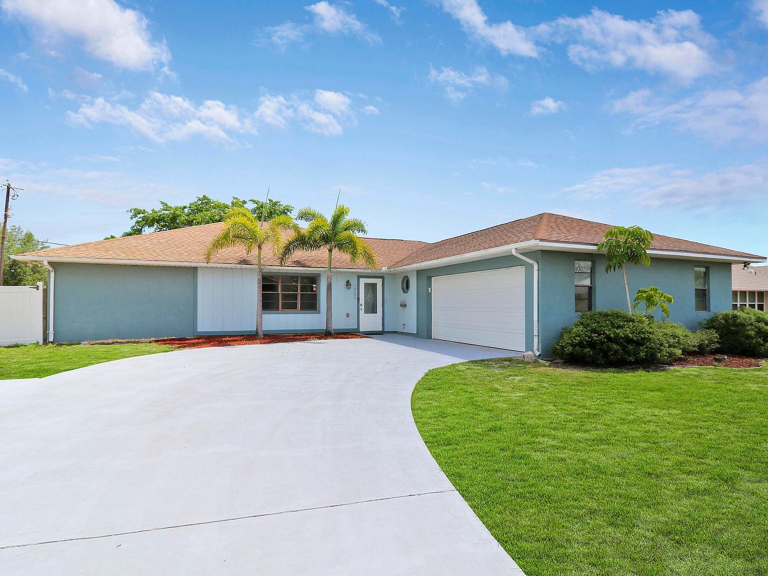 1001 SE Spinnaker Ave Port Saint Lucie, FL 34983 - Thumbnail 2
