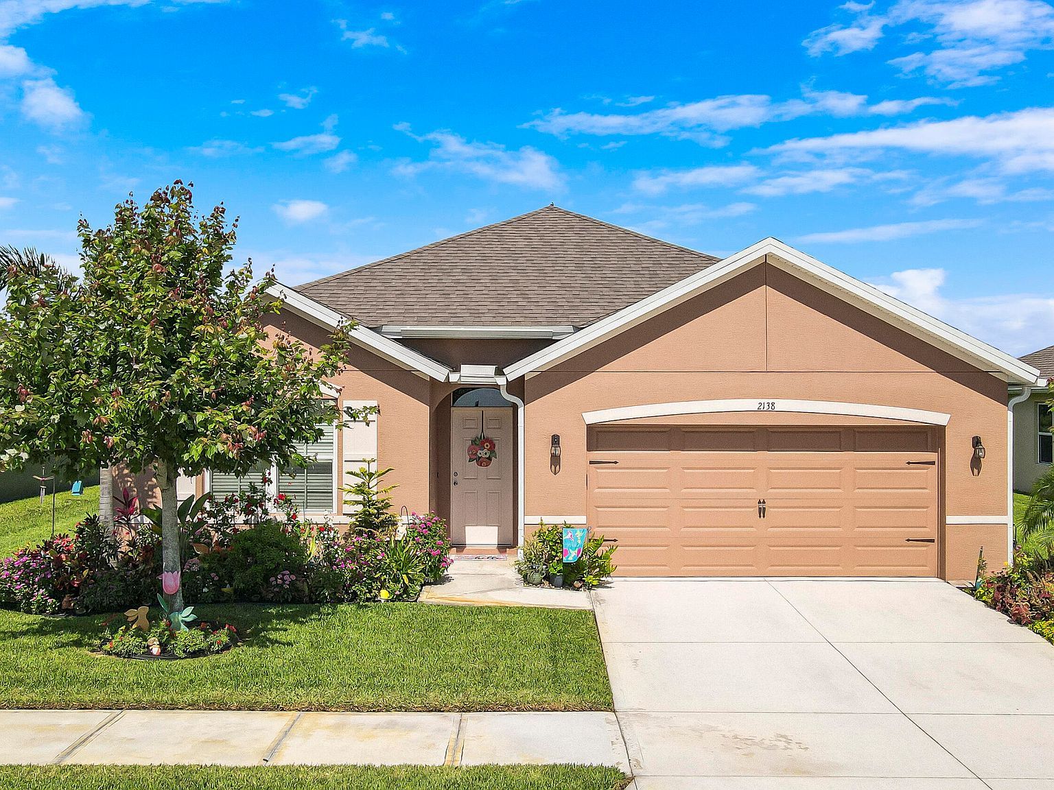 2138 Harwick Cir SW Vero Beach, FL 32968 - Thumbnail 2