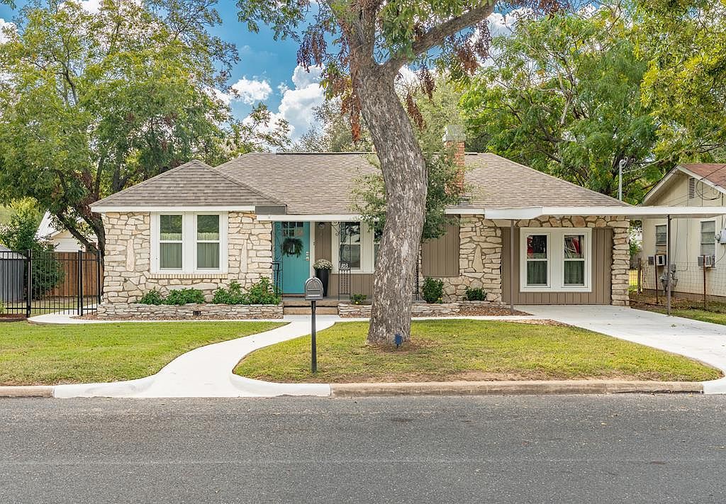 103 W Centre St Fredericksburg, TX 78624 - Thumbnail 2