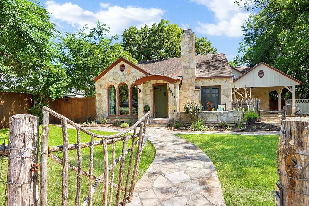 129 E Evergreen St Boerne, TX 78006 - Thumbnail 2