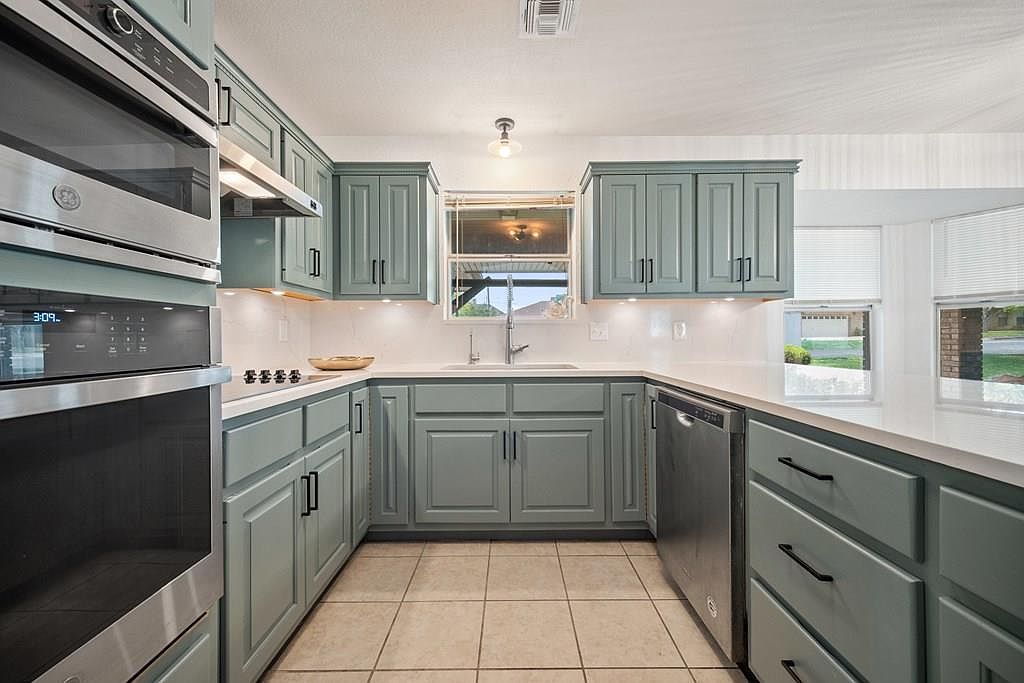 216 Edgewood Dr Fredericksburg, TX 78624 - Thumbnail 2