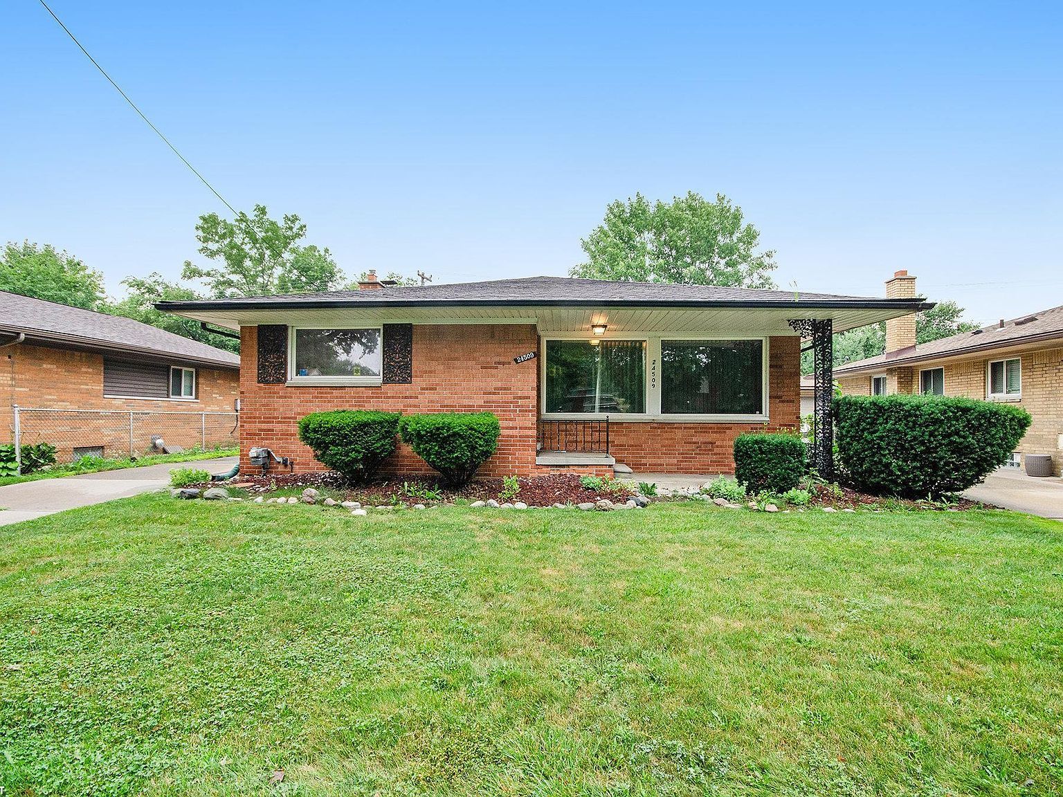 24509 Wood St Saint Clair Shores, MI 48080 - Thumbnail 2