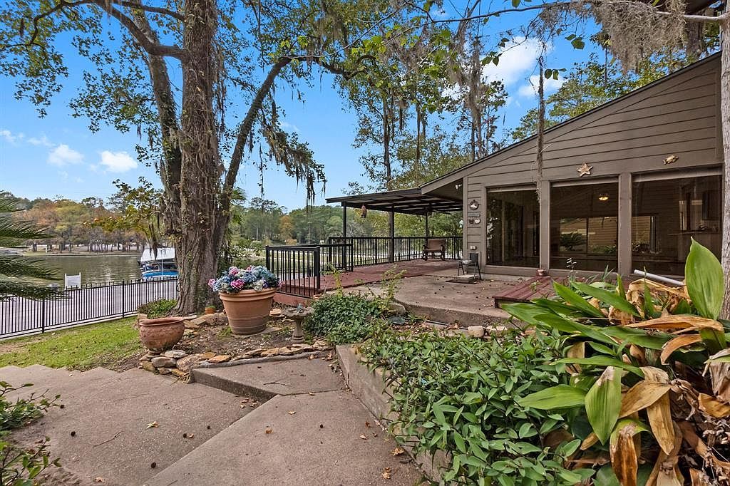 40 Harbour Ln Coldspring, TX 77331 - Thumbnail 2