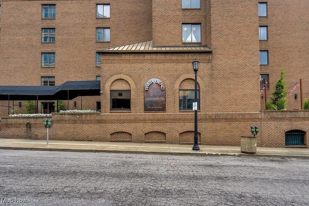 1444 W 10th St APT 606 Cleveland, OH 44113 - Thumbnail 2