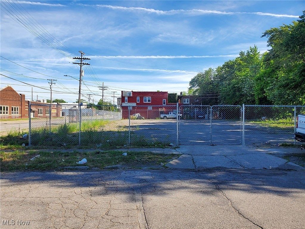 E 140th St Cleveland, OH 44110 - Thumbnail 2