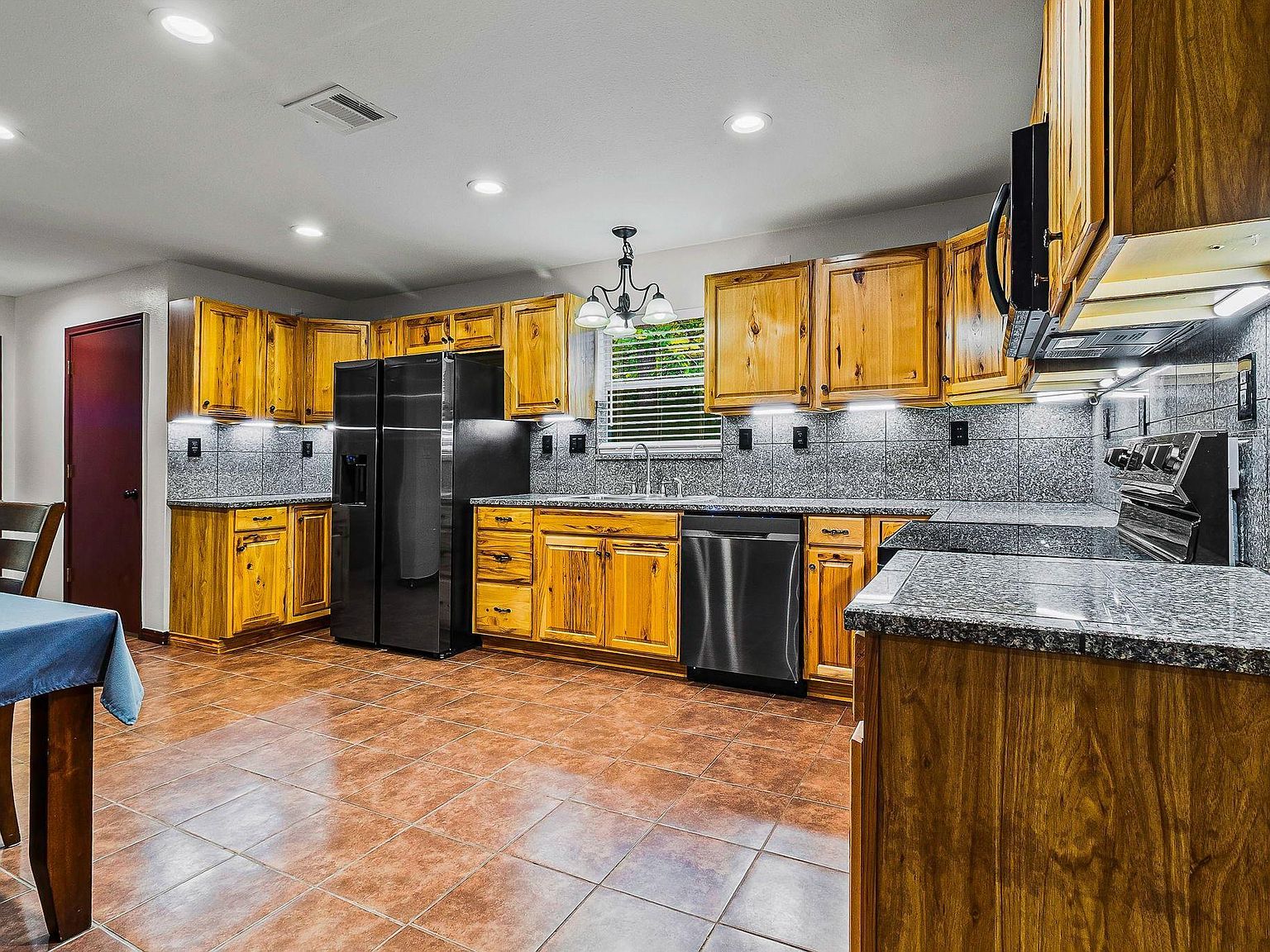 300 Hidden Oaks Dr Pointblank, TX 77364 - Thumbnail 2