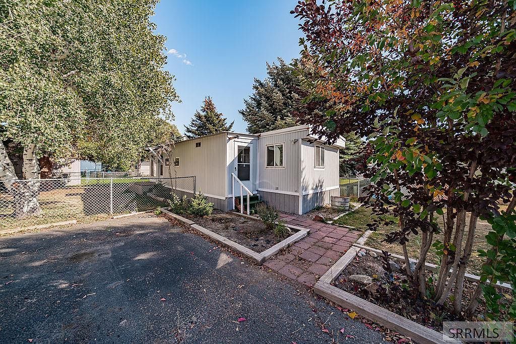 2254 N Pinewood Dr Idaho Falls, ID 83401 - Thumbnail 2