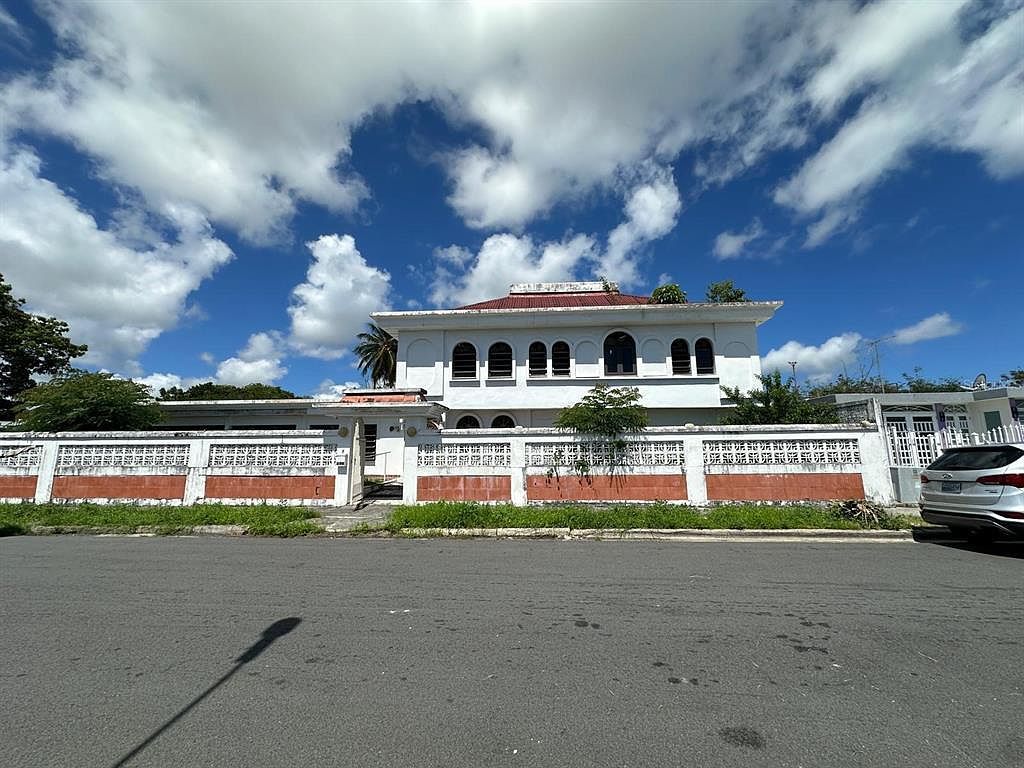 5 Calle 519 Urbanizacion Country Clb #Qb6 Carolina, PR 00982  | Single Family