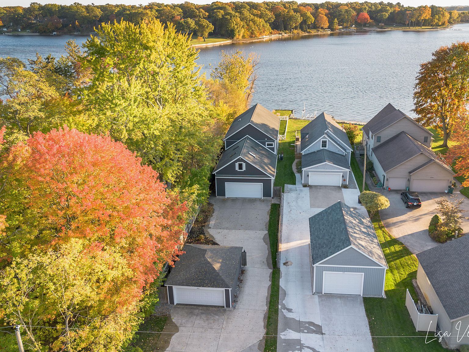 447 Lakeshore Blvd Norton Shores, MI 49444 - Thumbnail 2