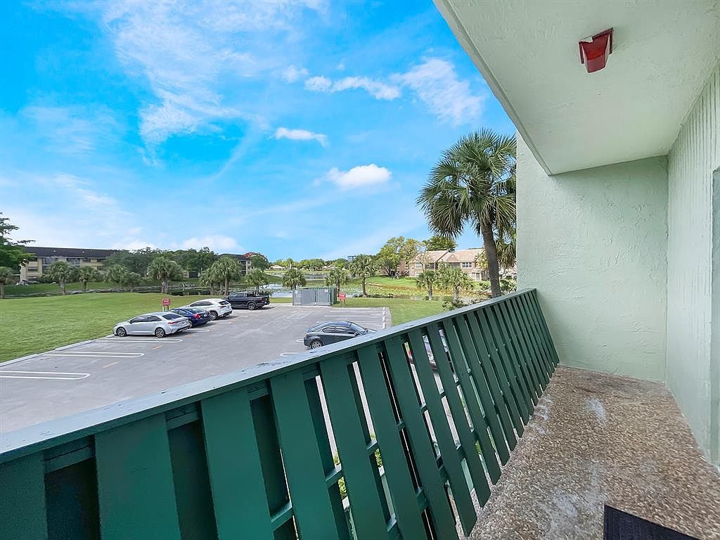 8921 NW 28th Dr APT B Pompano Beach, FL 33065 - Thumbnail 2