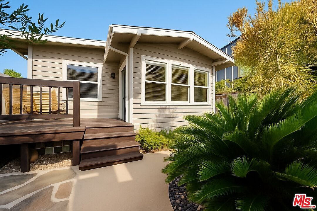 643 Santa Clara Ave Venice, CA 90291 - Thumbnail 2