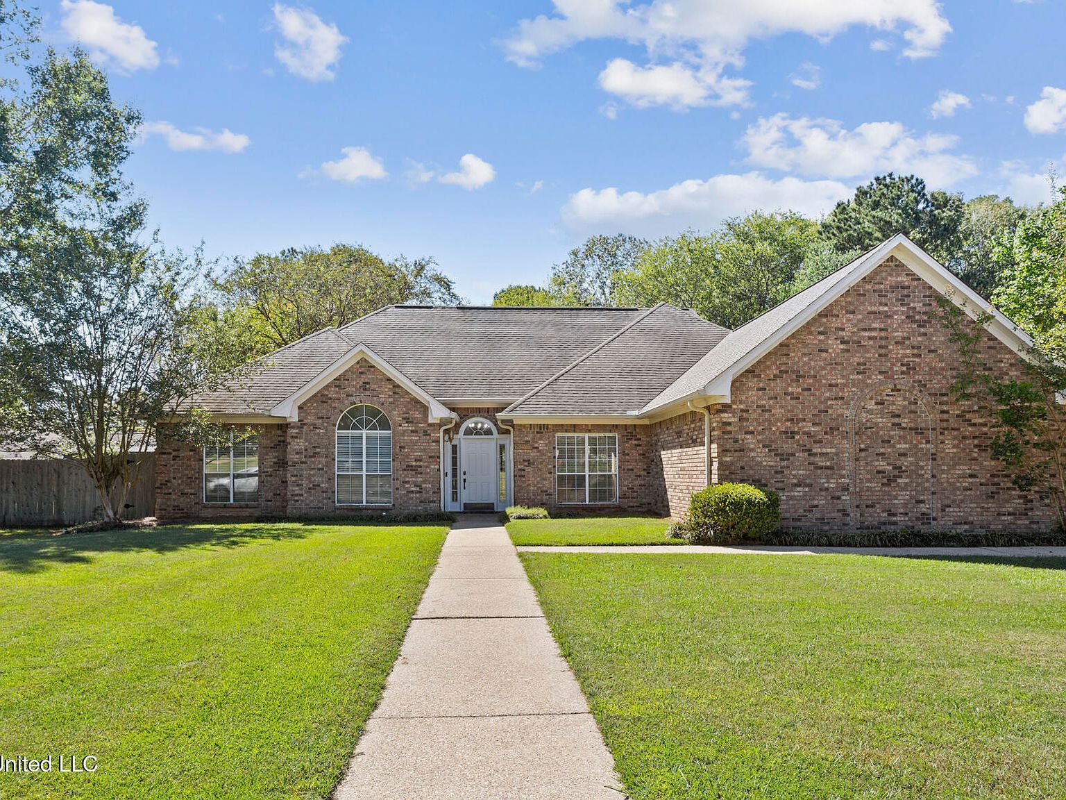 323 Woodlands Dr Brandon, MS 39047 - Thumbnail 2