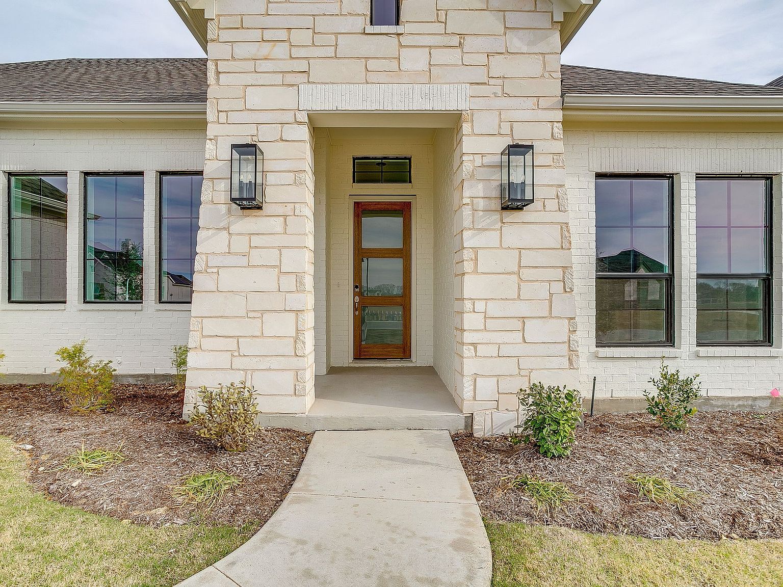 137 Aiden Dr Waxahachie, TX 75165 - Thumbnail 2