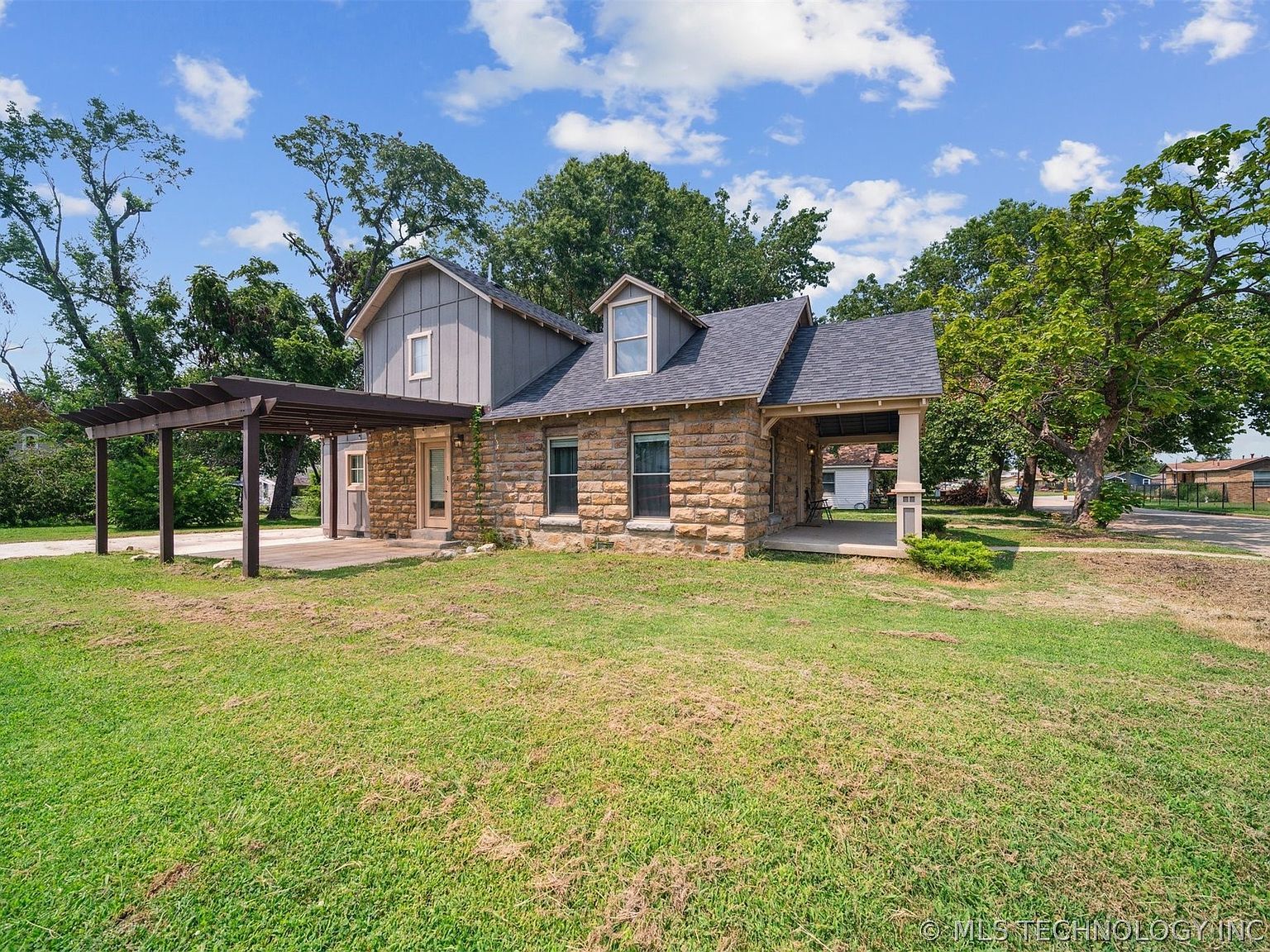 319 S Nome Ave Claremore, OK 74017 - Thumbnail 2