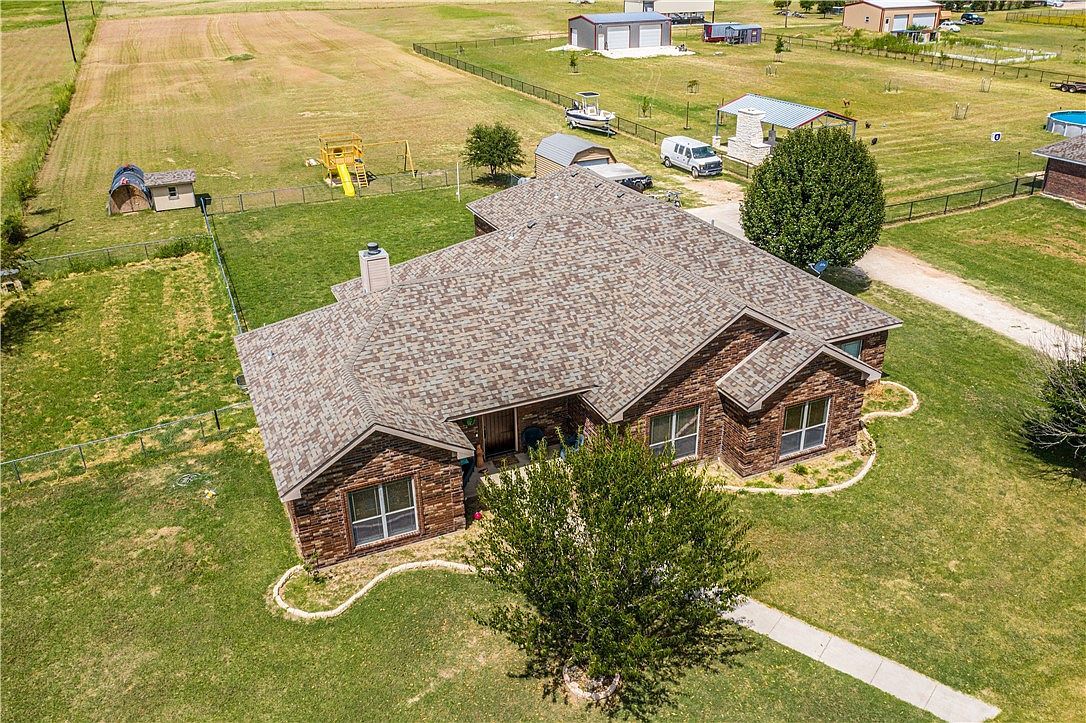 1241 Moccasin Bend Rd Gatesville, TX 76528 - Thumbnail 2