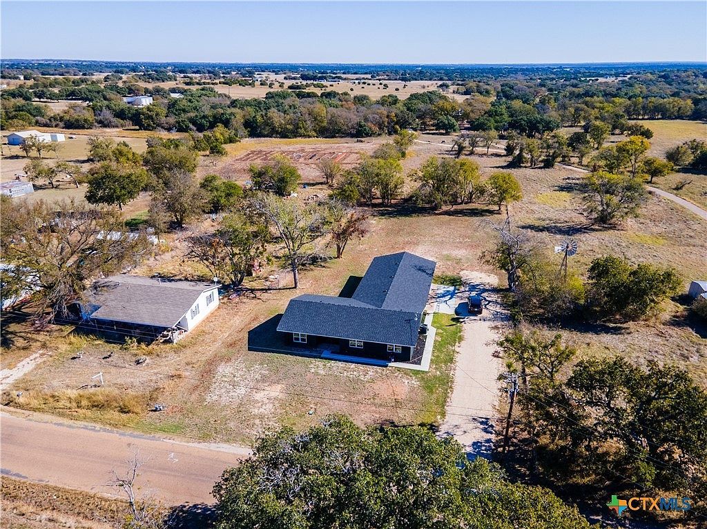 204 Barton Ln Gatesville, TX 76528 - Thumbnail 2