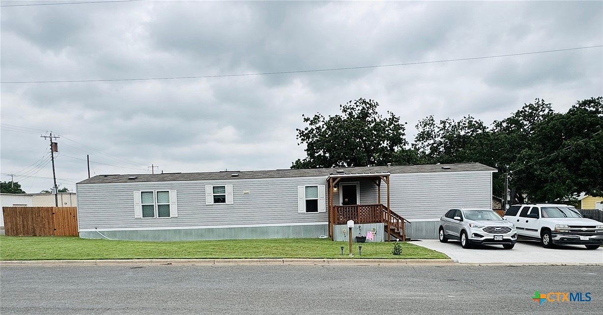 1601 Bridge St Gatesville, TX 76528 - Thumbnail 2