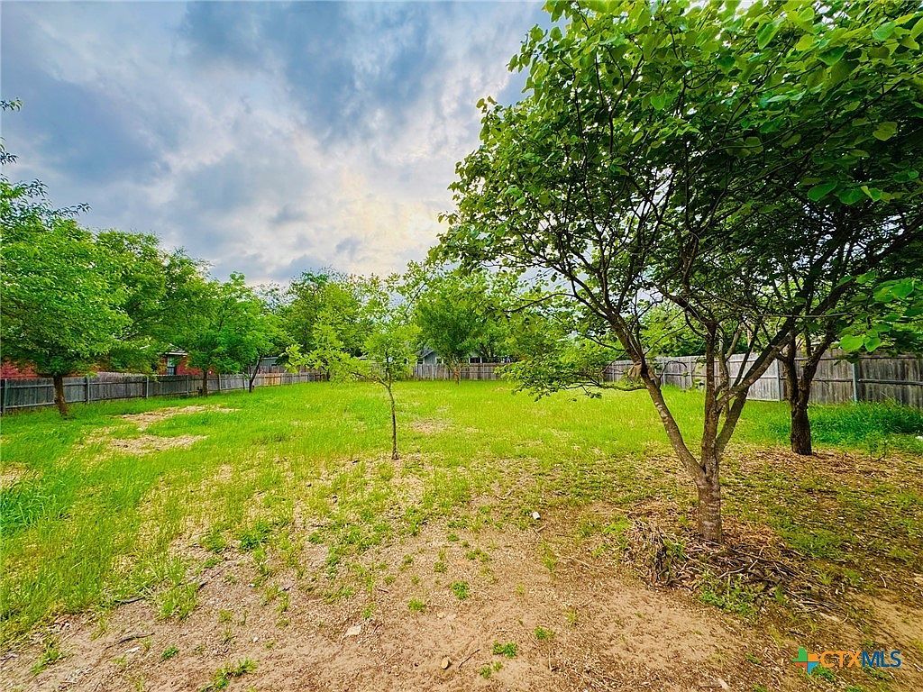 300 S 14th St Gatesville, TX 76528 - Thumbnail 2