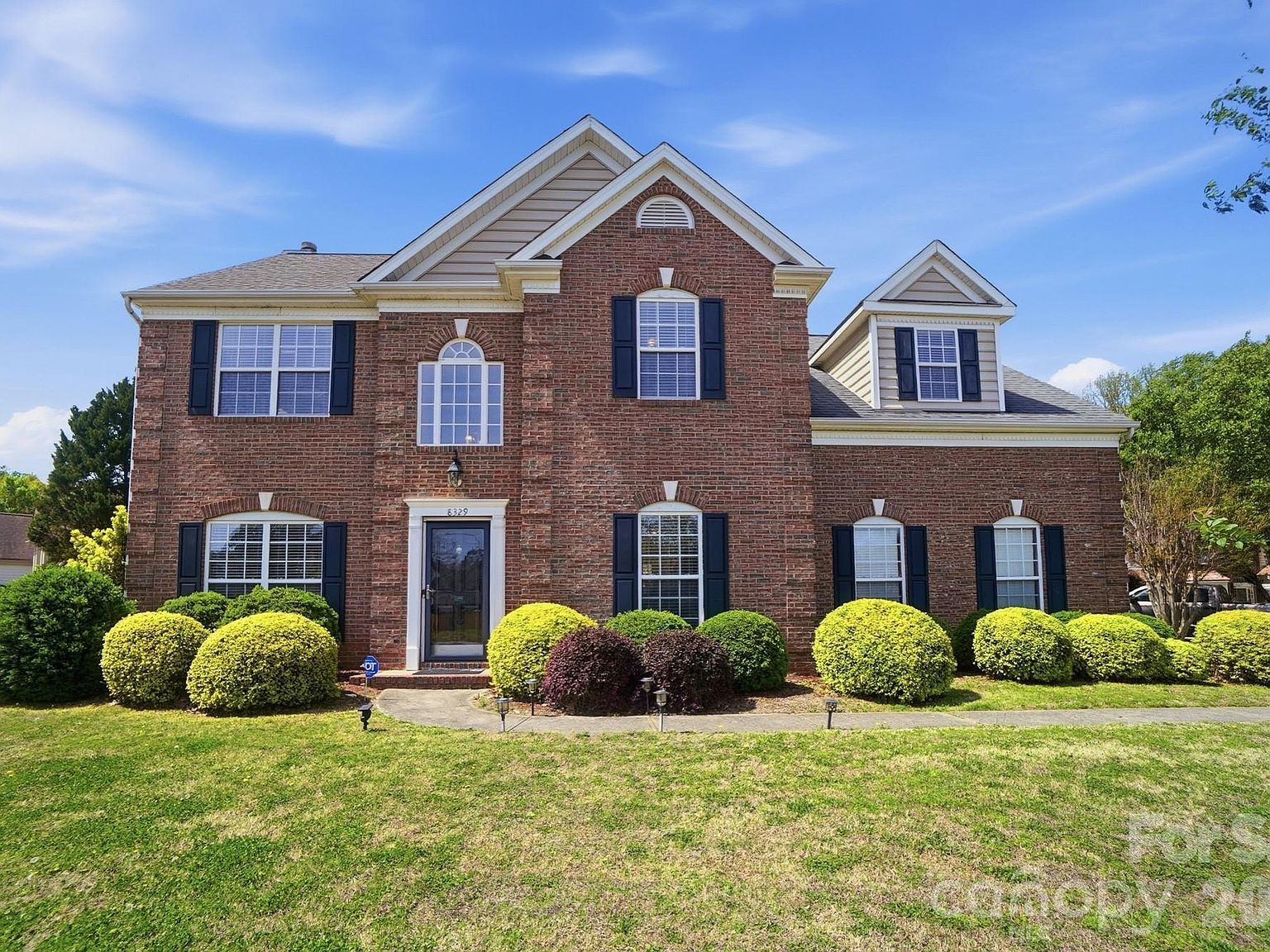 8329 Beardsley Dr Charlotte, NC 28269 - Thumbnail 2