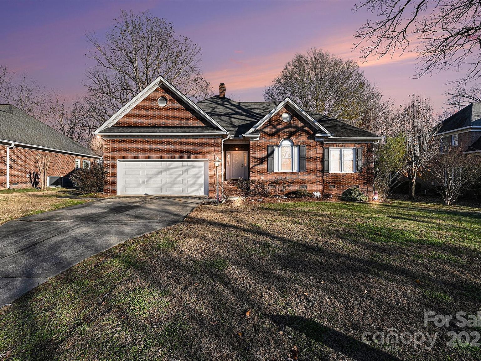 1915 Millbrook Ln Matthews, NC 28104 - Thumbnail 2