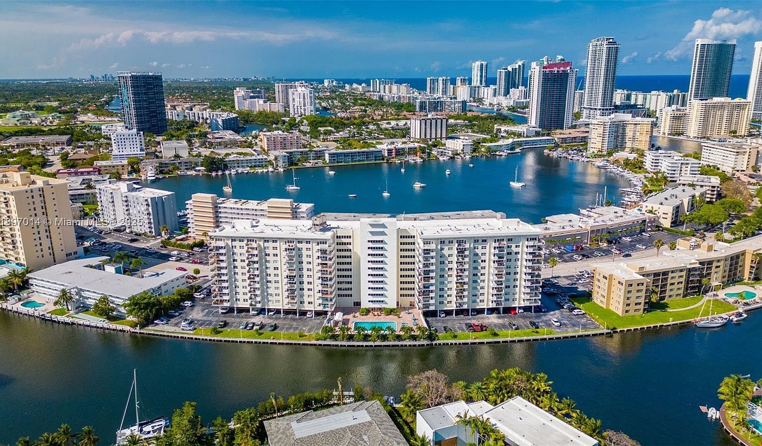 401 Golden Isles Dr APT 304 Hallandale Beach, FL 33009 - Thumbnail 2