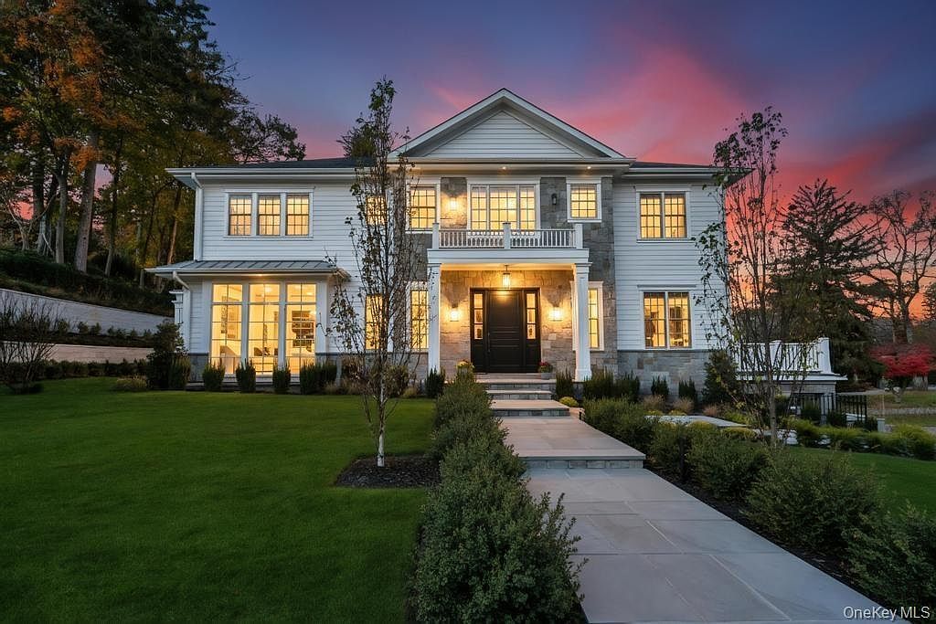 207 Mill Spring Rd Manhasset, NY 11030 - Thumbnail 2