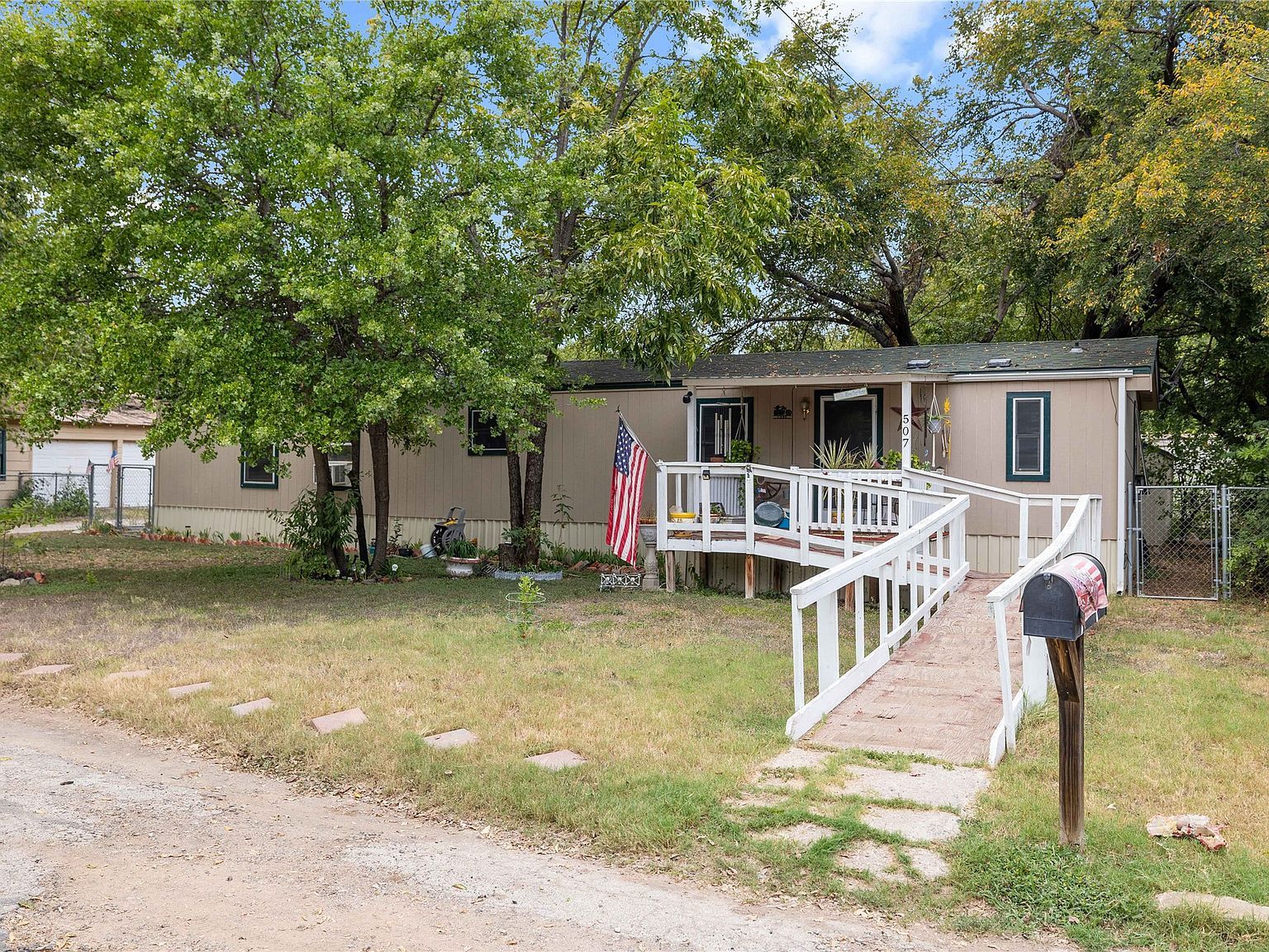 507 Hackberry St Brownwood, TX 76801 - Thumbnail 2