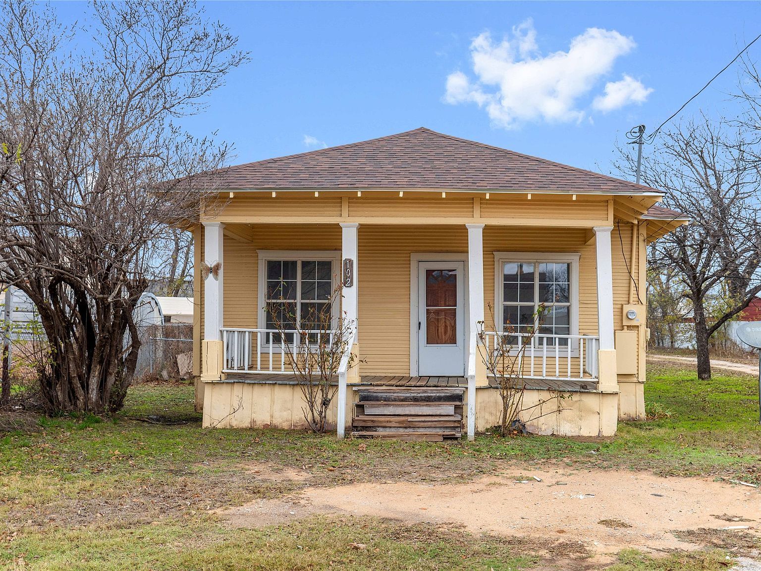 102 E Fitzgerald St Bangs, TX 76823 - Thumbnail 2