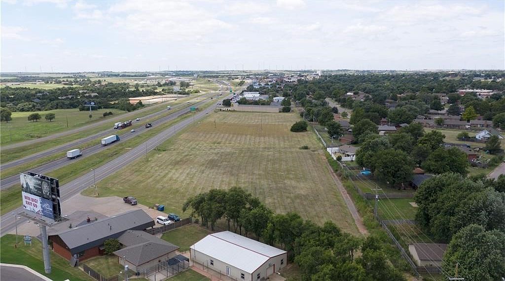 2001 E Main St #5 Weatherford, OK 73096 - Thumbnail 2