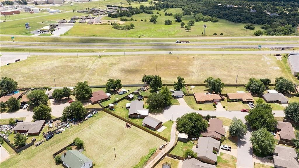 2001 E Main St #2 Weatherford, OK 73096 - Thumbnail 2