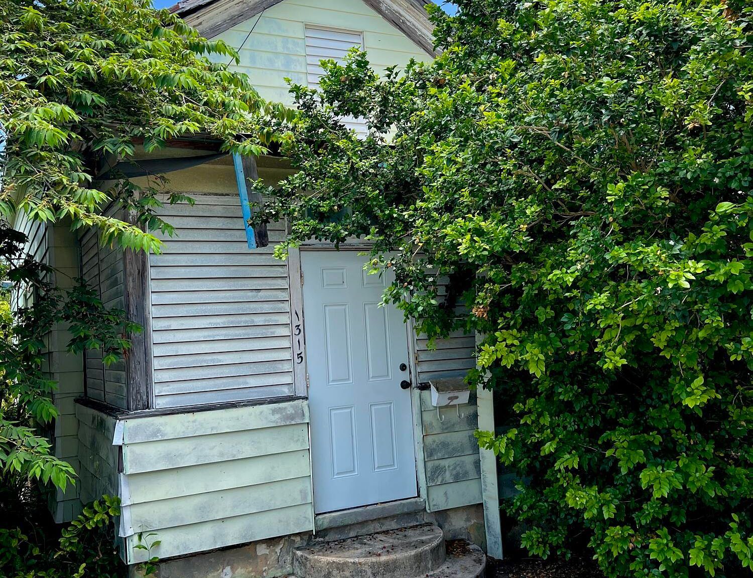 1315 Newton St Key West, FL 33040 - Thumbnail 2