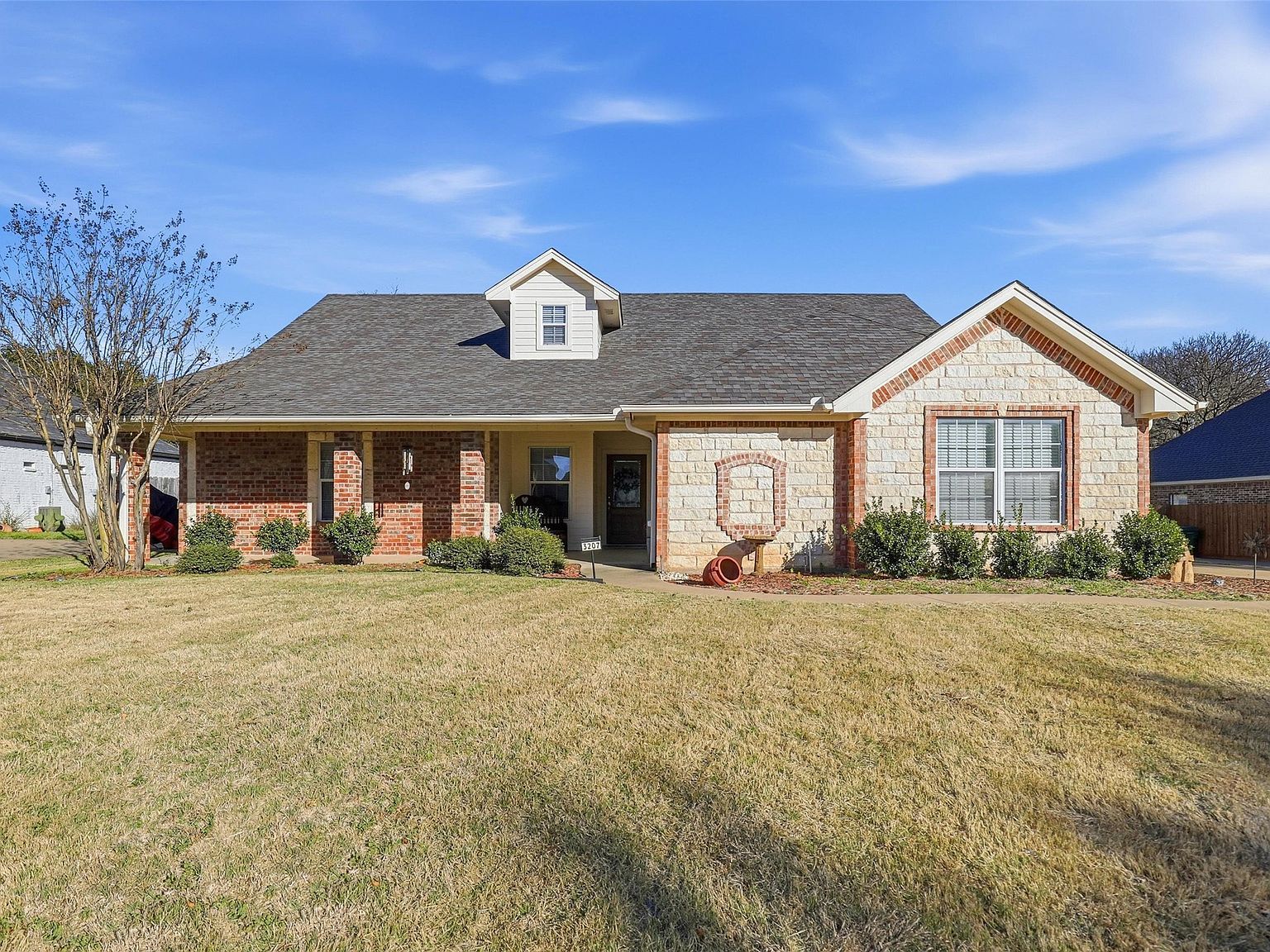 3207 Crossbridge Cir Granbury, TX 76049 - Thumbnail 2