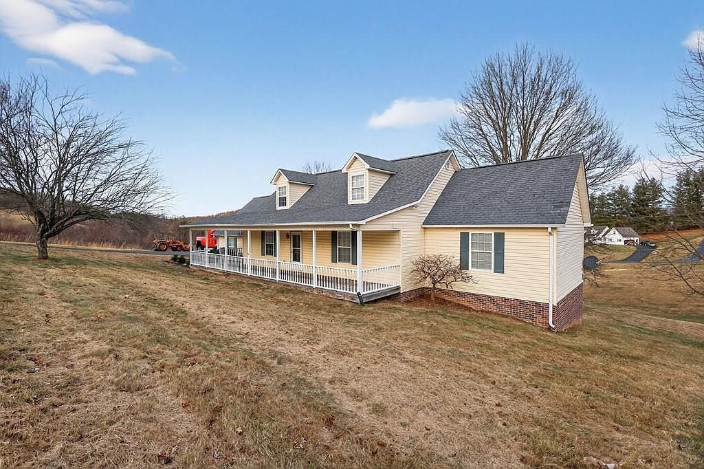 347 Deel St Lebanon, VA 24266 - Thumbnail 2