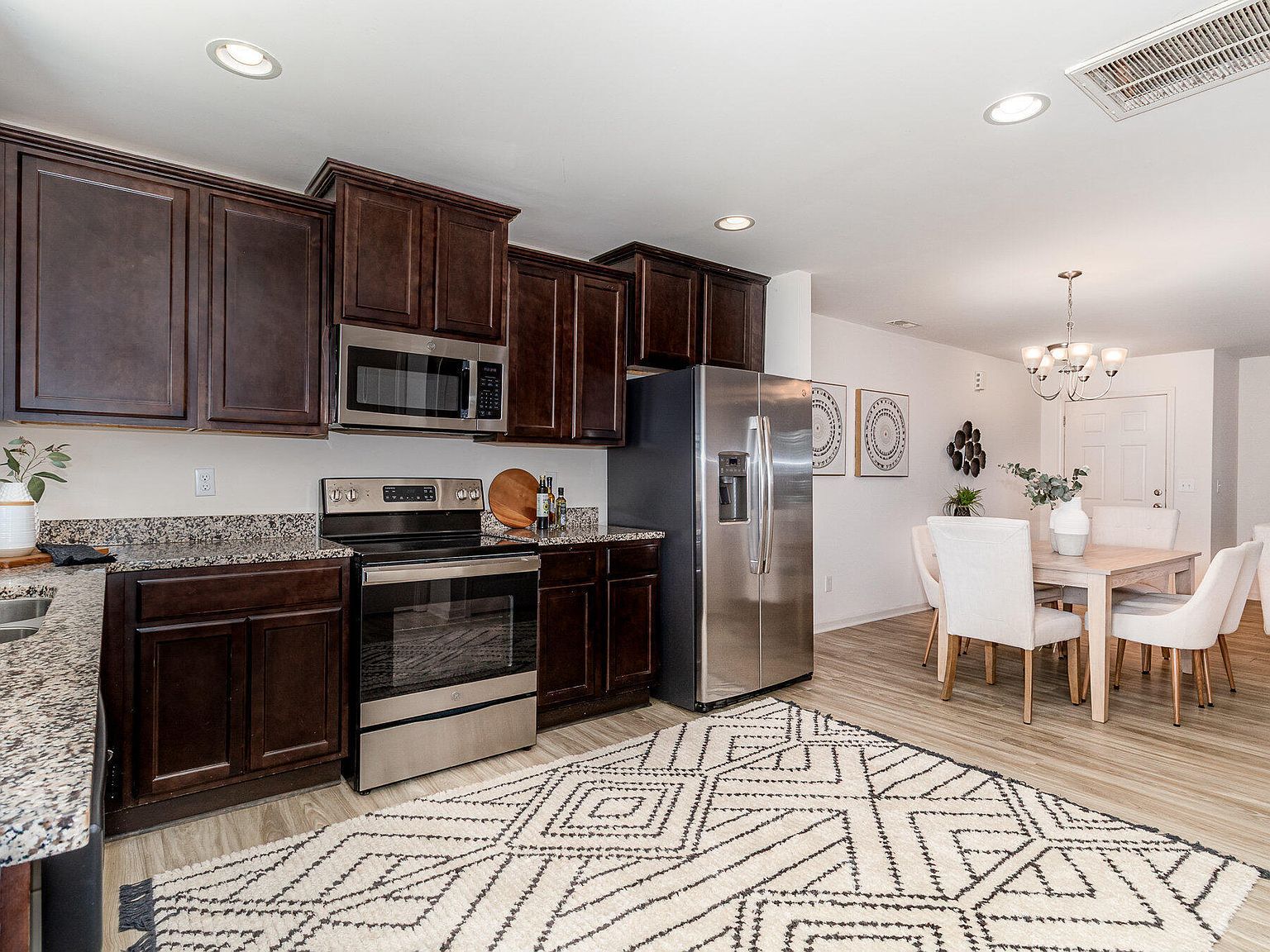 882 Saratoga Dr Durham, NC 27704 - Thumbnail 2