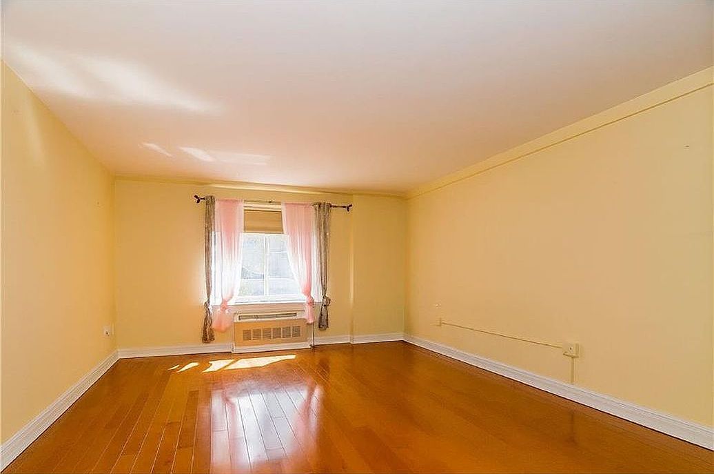 3171 Whitney Ave APT 1B Brooklyn, NY 11229 - Thumbnail 2