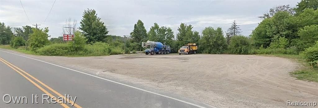66 Six Mile Rd Whitmore Lake, MI 48189 - Thumbnail 2