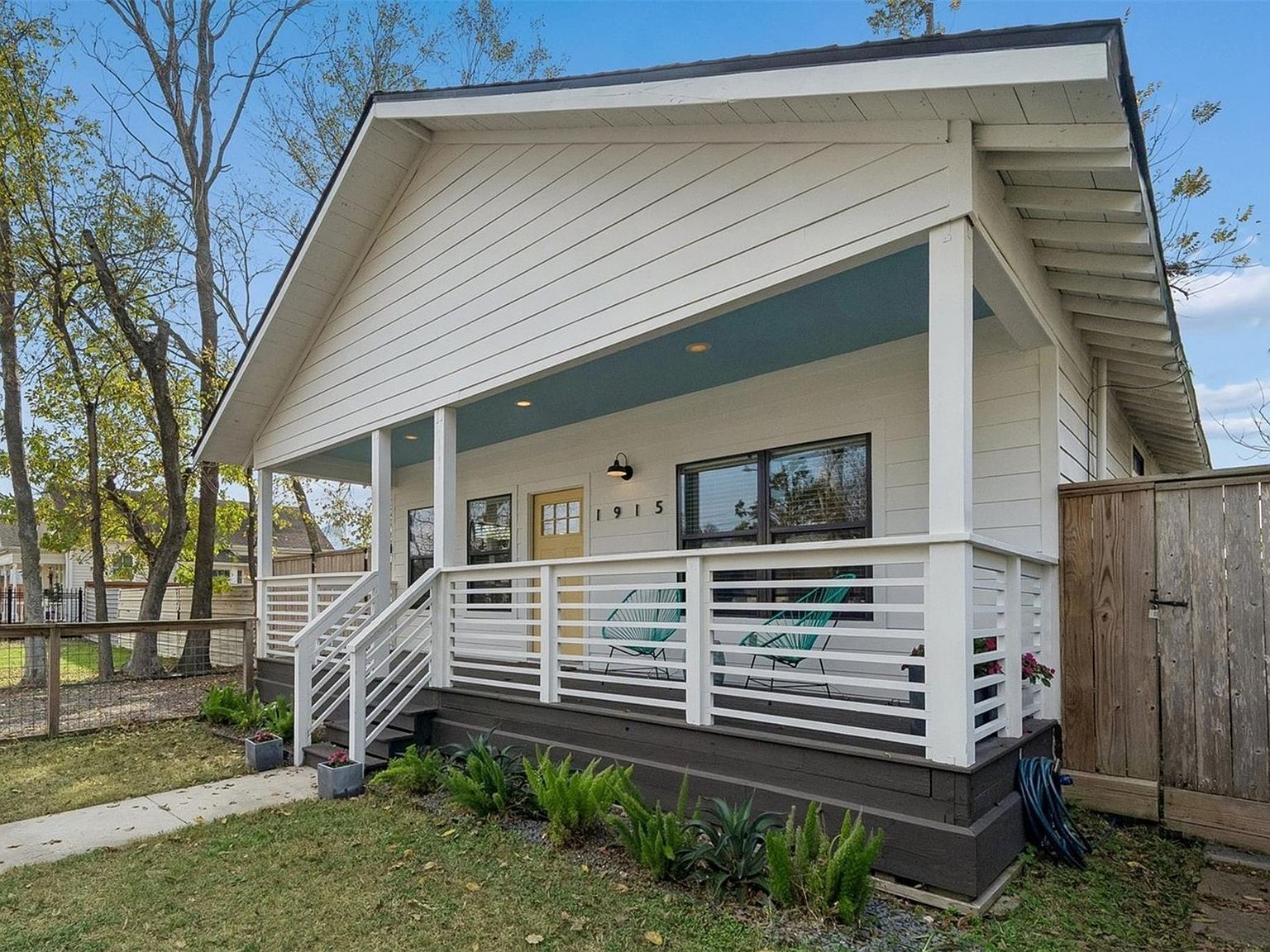 1915 Everett St Houston, TX 77009 - Thumbnail 2