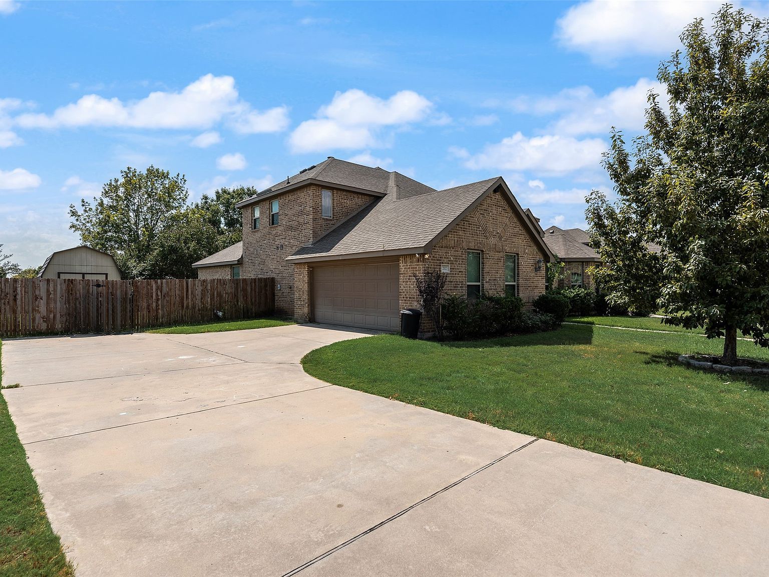 202 Debbie Way Red Oak, TX 75154 - Thumbnail 2