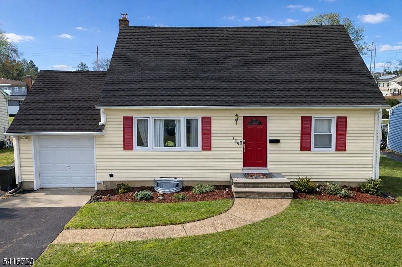 585 Mountainview Dr North Plainfield, NJ 07063  | Single Family