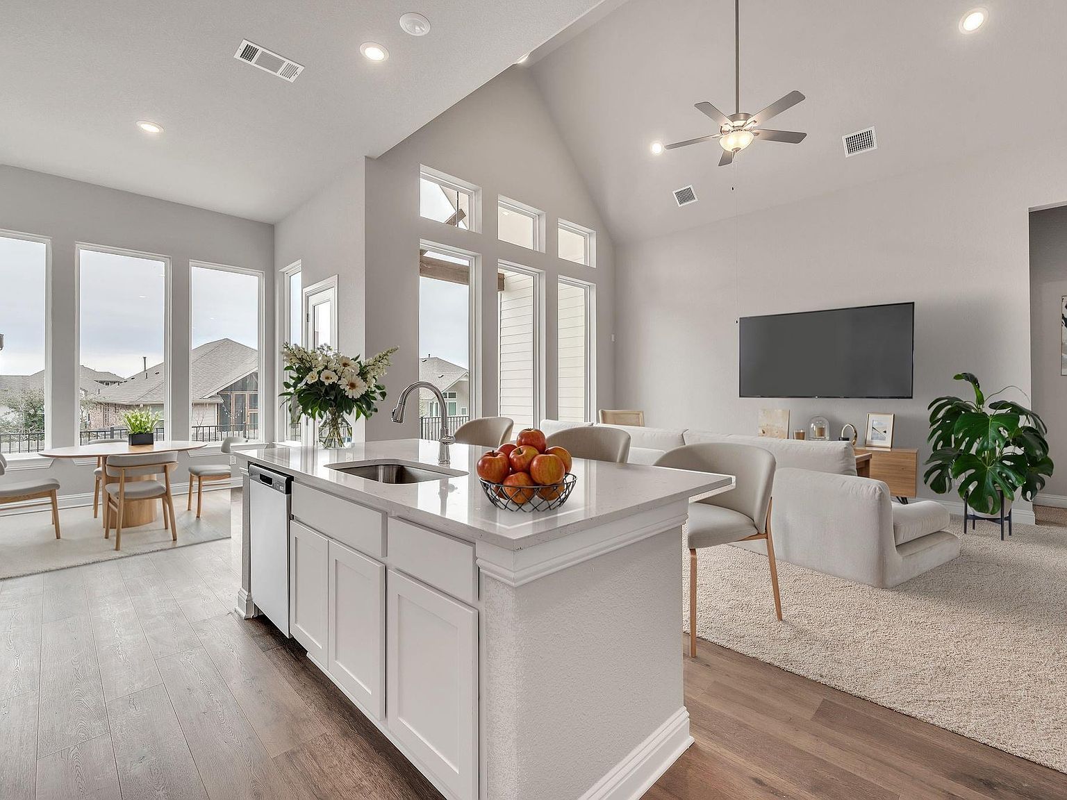 325 Crescent Heights Dr Georgetown, TX 78628 - Thumbnail 2