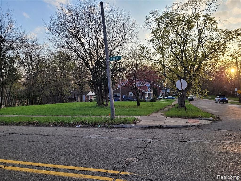 18435 Lahser Rd Detroit, MI 48219 - Thumbnail 2