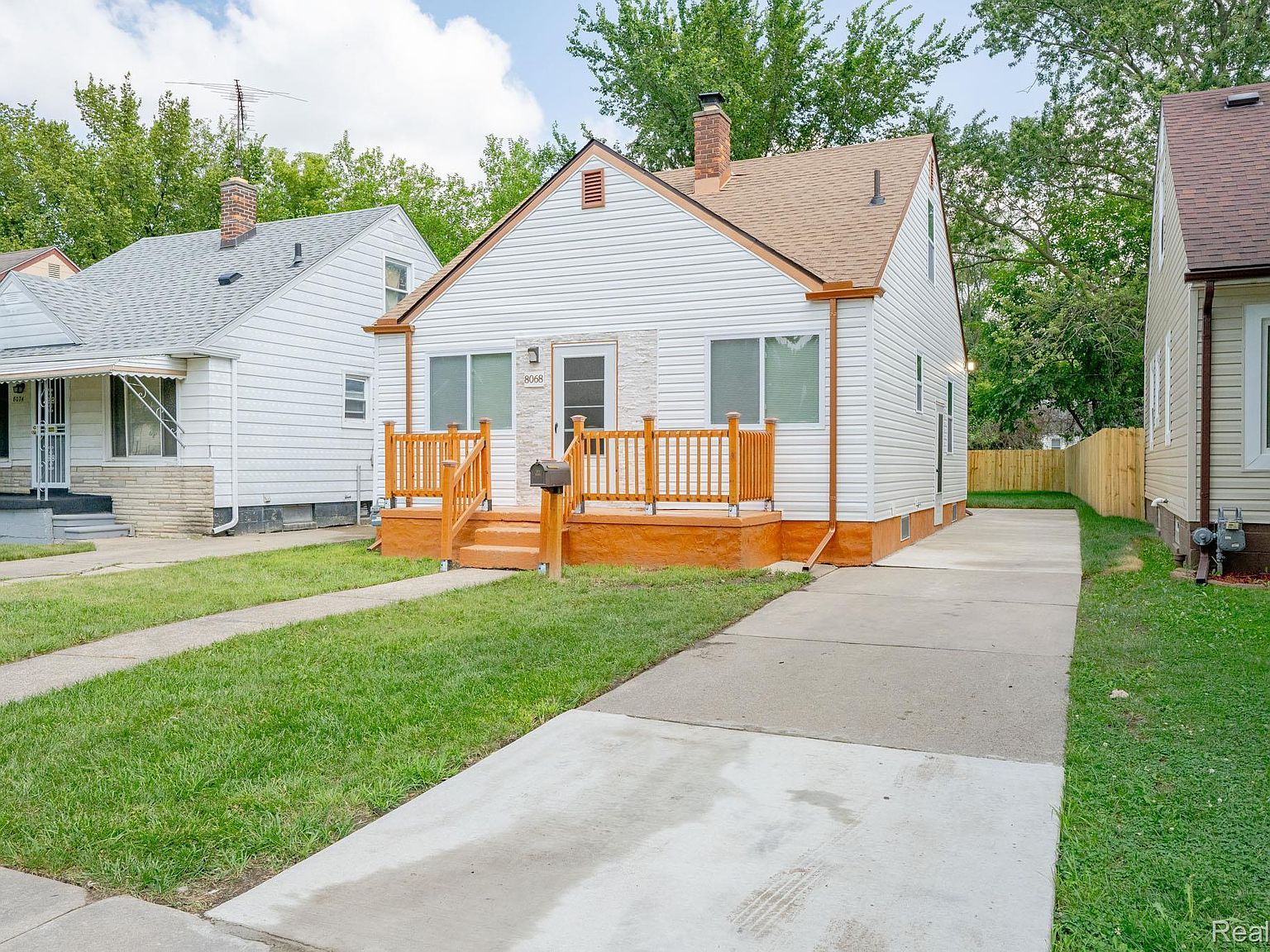 8068 Patton St Detroit, MI 48228 - Thumbnail 2