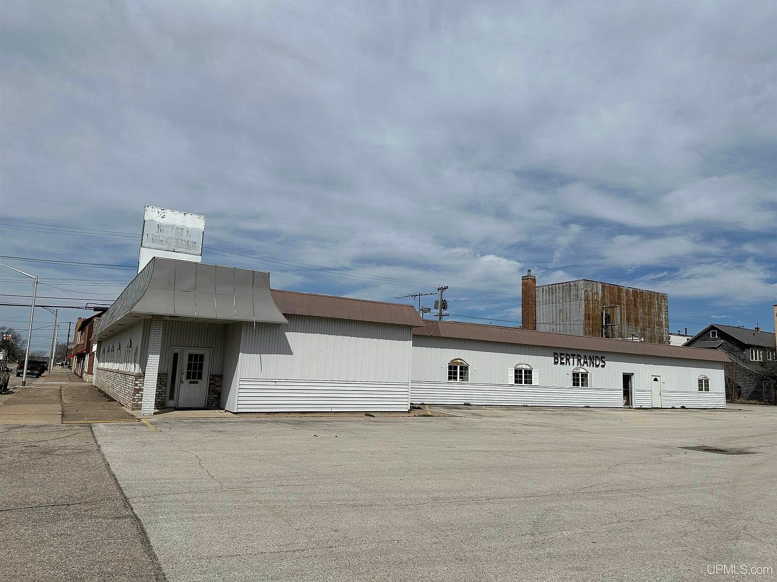 113 S 10th St Escanaba, MI 49829 - Thumbnail 2