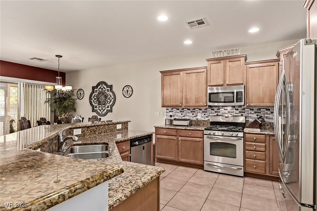 3447 Halter Dr Las Vegas, NV 89122 - Thumbnail 2