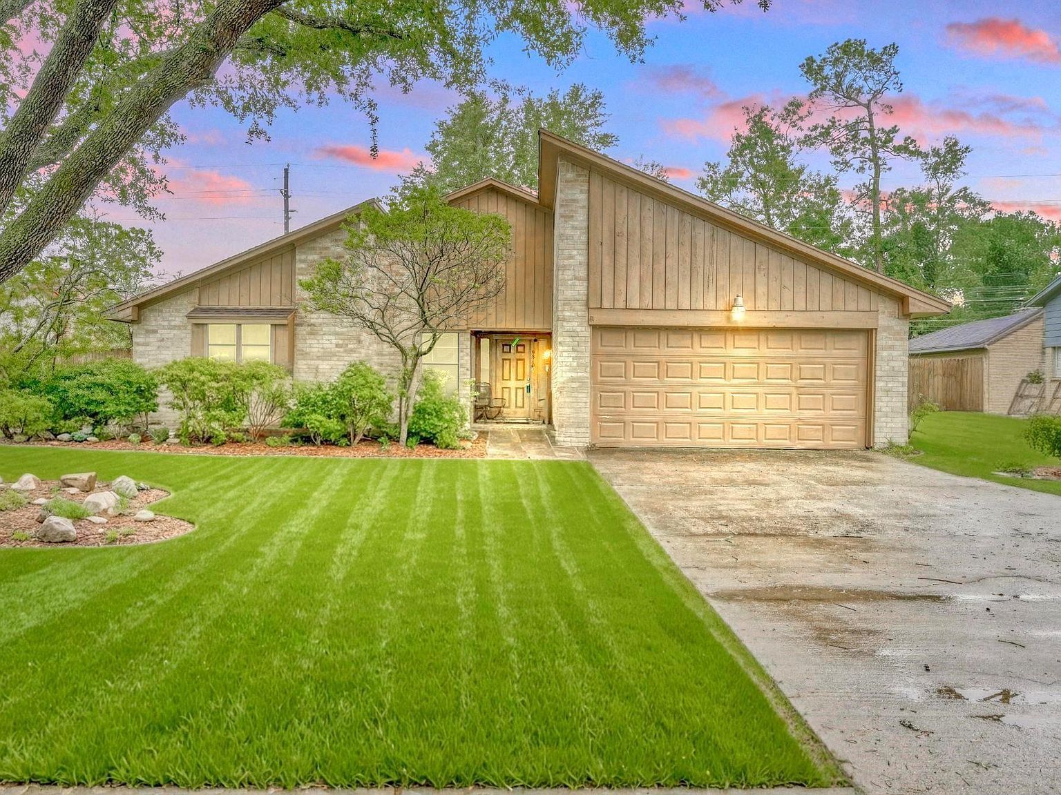 9810 Bayou Woods Dr Baytown, TX 77521 - Thumbnail 2